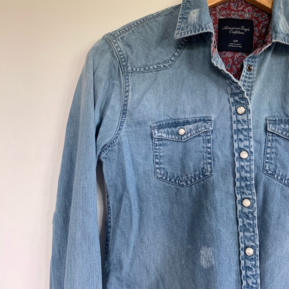 American Eagle Chambray Button Down